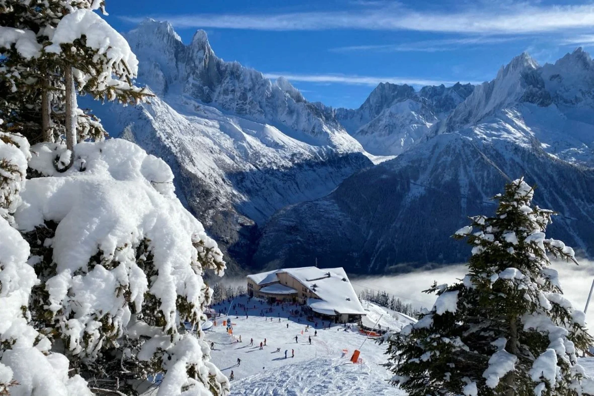 星空体育推荐霞慕尼勃朗峰滑雪场景